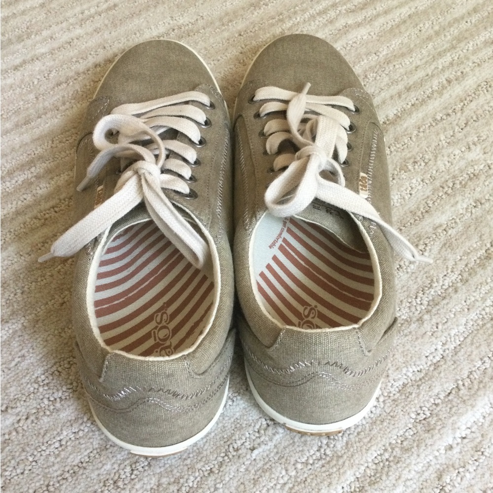 Taos Footwear Beige Canvas Sneakers with White Soles - Picture 11 of 16